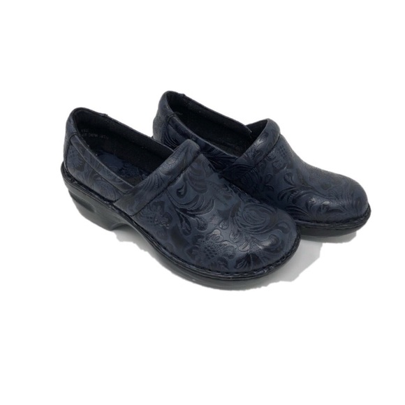 Born Shoes - BOC 6.5 Clogs • Peggy - Blue Tooled